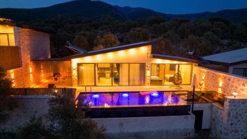 Faralya Villa | Relax in Nez: 1 Bedroom with Jacuzzi in Kalkan Çayköy