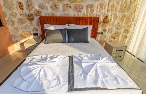 Faralya Villa | Relax in Nez: 1 Bedroom with Jacuzzi in Kalkan Çayköy
