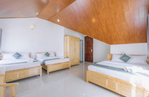 Phuong 10 Hotel | Discover Ngân Hà Xanh: Breakfast Included & Great Location