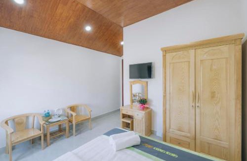 Phuong 10 Hotel | Discover Ngân Hà Xanh: Breakfast Included & Great Location