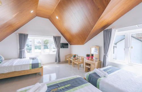 Phuong 10 Hotel | Discover Ngân Hà Xanh: Breakfast Included & Great Location