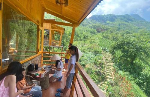 Sa Pa Hotel | Explore Ngũ Chỉ Sơn Trekking in Pet-Friendly Comfort