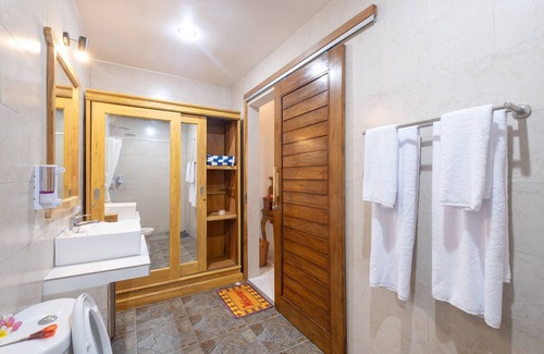 Penida Island Hotel | NG Sweet Home: Family-Friendly Retreat with Pool & Dining