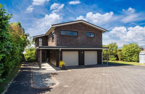 Taupo House | Beautiful Ngaio Views - Lake Taupo Holiday Home Awaits