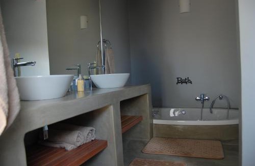 Buffelspruit House | Idyllic Ngalas Rest 101: Oceanfront Pool & Top-Rated Stay