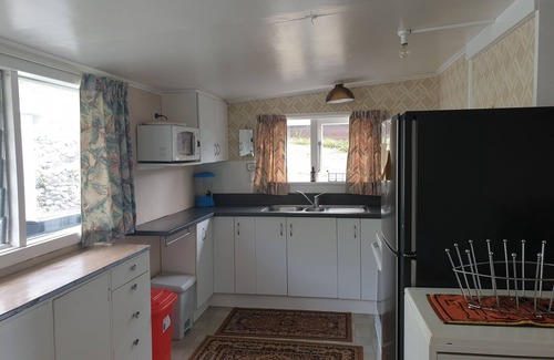 Ngawi House | Oceanfront Ngawi Coastal Kiwi Bach with Breakfast Included
