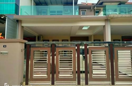 Batu Pahat House | Cozy Ngio Homestay Batu Pahat - Pet & Child Friendly Retreat
