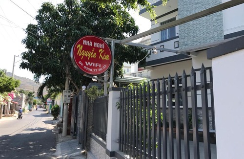 Long Hai Hotel | Nguyễn Kim Motel: Oceanfront Escape with Perfect Ratings