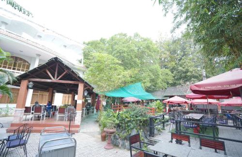 Long Xuyen Hotel | Family-Friendly Retreat at Nhà Hàng Khách Sạn Hòa Bình 2