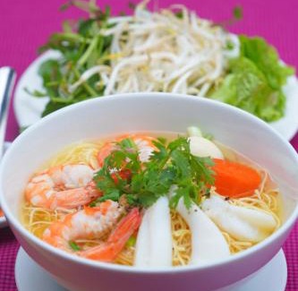 Long Xuyen Hotel | Family-Friendly Retreat at Nhà Hàng Khách Sạn Hòa Bình 2