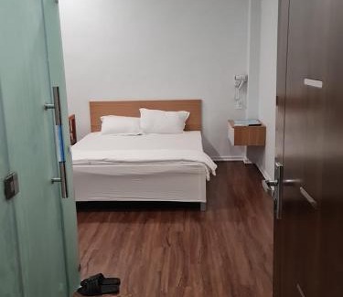 Quang Trach Bed & Breakfast | Discover Family-Friendly Comfort at Nhà Nghỉ Đảo Yến