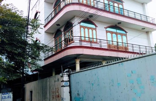 Thu Dau Mot House | Cozy Stay at Nhà nghỉ Đế Vương with Breakfast Included