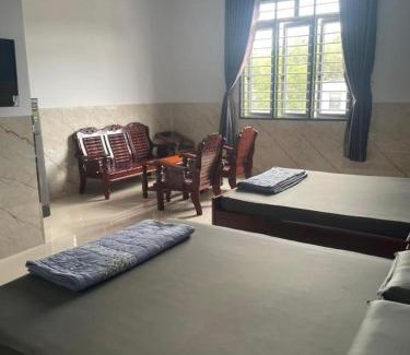 Dinh Quan Hotel | Pet-Friendly Retreat at Nhà Nghỉ A&Em – Rated 8/10!