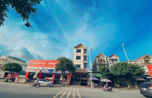 Mong Cai Hotel | Cozy Stay at Nhà nghỉ FAMY with Breakfast and Hot Tub