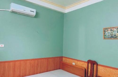 Mong Cai Hotel | Cozy Stay at Nhà nghỉ FAMY with Breakfast and Hot Tub