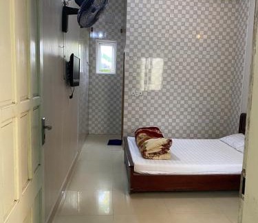 Vinh Hotel | Pet-Friendly Retreat at Nhà Nghỉ Long Lưu with Breakfast