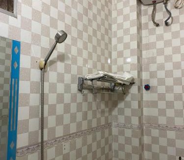 Vinh Hotel | Pet-Friendly Retreat at Nhà Nghỉ Long Lưu with Breakfast