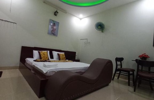 Di An Hotel | Cozy Stay at Nhà nghỉ Phương Nam 10 with Breakfast Included
