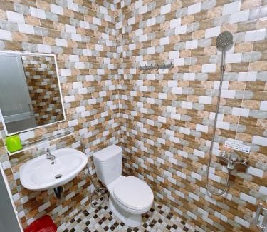 Ha Tien Hotel | Oceanfront Getaway at Nhà Nghỉ Thanh Thủy 2 - Rated 9/10