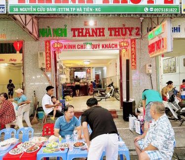 Ha Tien Hotel | Oceanfront Getaway at Nhà Nghỉ Thanh Thủy 2 - Rated 9/10