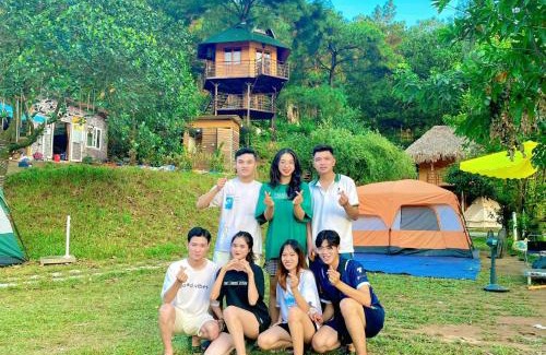 Soc Son Cabin | Treehouse Retreat: Pet-Friendly with Hot Tub & Breakfast