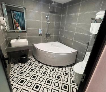 Dong Anh Hotel | Budget-Friendly Nhật Tân Hotel with Family Amenities