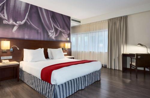 Amersfoort Hotel | Experience NH Amersfoort: Pet Friendly with Pool & Dining
