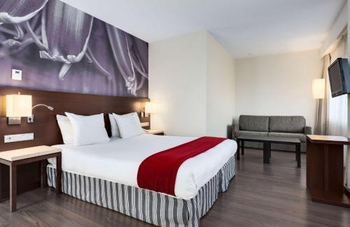 Amersfoort Hotel | Experience NH Amersfoort: Pet Friendly with Pool & Dining