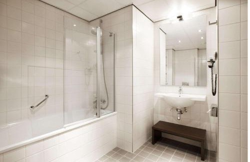 Amersfoort Hotel | Experience NH Amersfoort: Pet Friendly with Pool & Dining