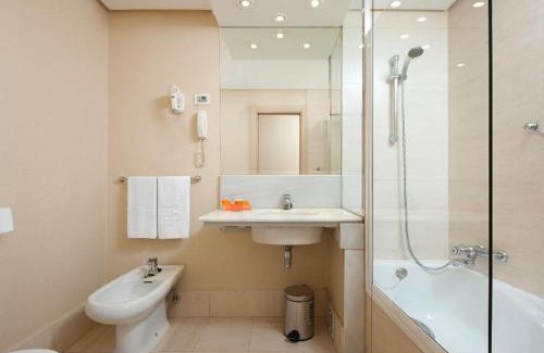 Deustuko San Pedro-Erribera Hotel | Comfortable Stay at NH Bilbao Deusto with Pet-Friendly Amenities