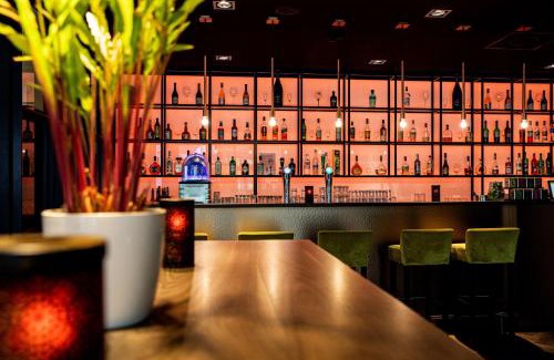 Bussum Hotel | Pet-Friendly NH Bussum Jan Tabak with Pool & Restaurant