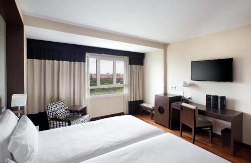 Lovaina Hotel | Discover NH Canciller Ayala Vitoria: Pet-Friendly Retreat