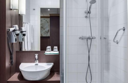 Neude Janskerkhof en Domplein Hotel | Pet-Friendly NH Centre Utrecht Hotel with Private Pool