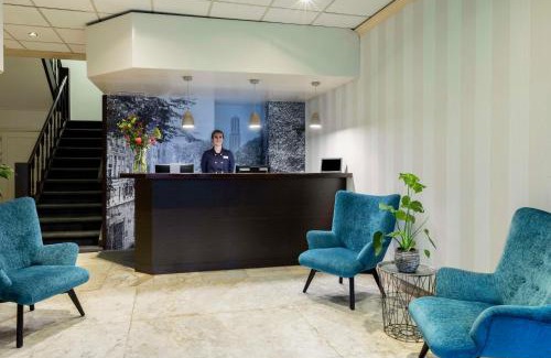 Neude Janskerkhof en Domplein Hotel | Pet-Friendly NH Centre Utrecht Hotel with Private Pool