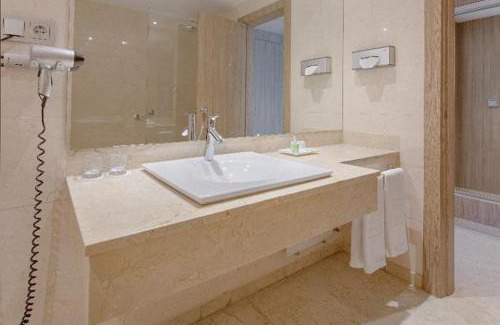 San Pablo Hotel | Experience NH Ciudad de Zaragoza: Pet-Friendly Retreat