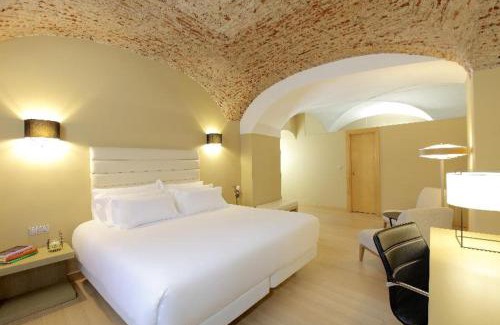 San Juan Hotel | Elegant NH Collection Cáceres Palacio de Oquendo Hotel