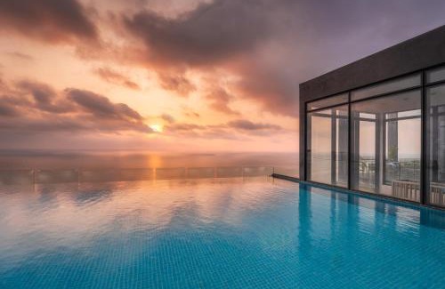 Kollupitiya Hotel | Experience NH Collection Colombo: Oceanfront Relaxation Awaits