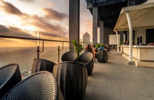 Kollupitiya Hotel | Experience NH Collection Colombo: Oceanfront Relaxation Awaits