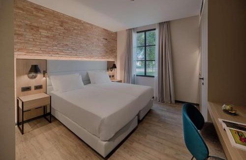 Longa Hotel | Experience NH Collection Murano Villa: Pet-Friendly Oceanfront Stay
