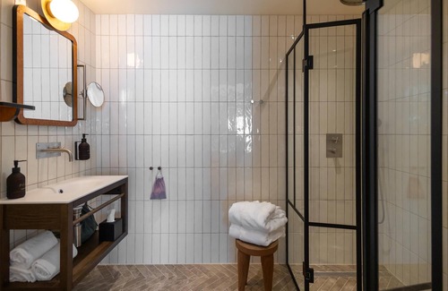 København V Hotel | Grand Joanne: Eco-Friendly Escape with Spa & Top Reviews