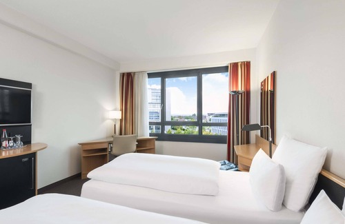 Oberbilk Hotel | Discover NH Düsseldorf City: 4-Star Comfort & Spa Retreat