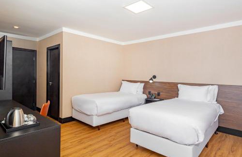 Santana Hotel | Discover NH Hotel Feira de Santana: 4-Star Oceanfront Escape