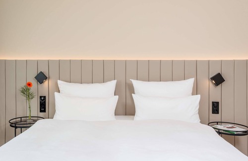 Altstadt-Sued Hotel | Elegant NH Köln Altstadt: 4-Star Hotel with Spa & Dining
