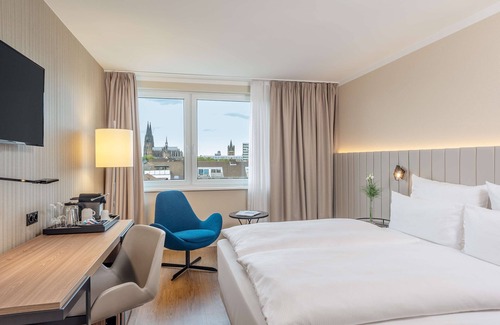 Altstadt-Sued Hotel | Elegant NH Köln Altstadt: 4-Star Hotel with Spa & Dining