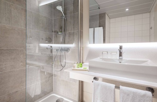 Altstadt-Sued Hotel | Elegant NH Köln Altstadt: 4-Star Hotel with Spa & Dining