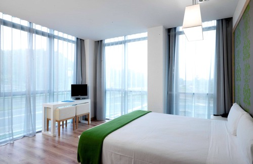 Leioa Hotel | Discover NH La Avanzada: 4-Star Comfort and Spa Bliss