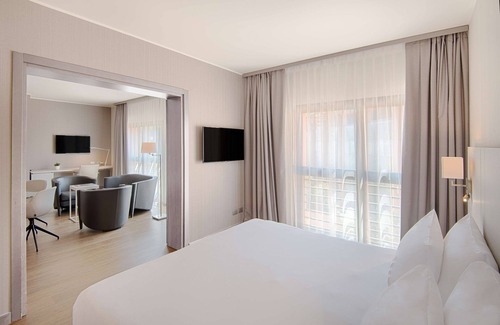 Lecco Hotel | Discover NH Lecco Pontevecchio: 4-Star Comfort Awaits