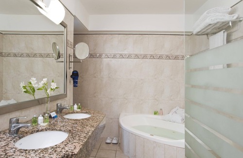 Ciudad Vieja Hotel | Discover NH Montevideo Columbia: Eco-Friendly 4-Star Retreat