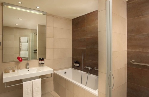 Orio al Serio Hotel | Discover NH Orio al Serio: 4-Star Hotel with Spa & Hot Tub