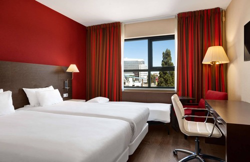 Zoetermeer Hotel | Ideal NH Zoetermeer: 4-Star Stay with Spa & Pool